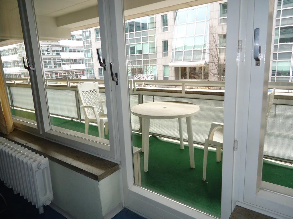 Hotel Kubrat Am Checkpoint Charlie Βερολίνο Δωμάτιο φωτογραφία