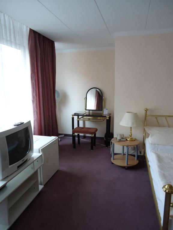 Hotel Kubrat Am Checkpoint Charlie Βερολίνο Δωμάτιο φωτογραφία